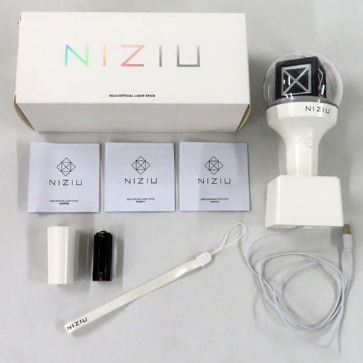 NiziU公式ライトスティックとグッズセット NiziU OFFICIAL LIGHT STICK – JYP JAPAN ONLINE STORE