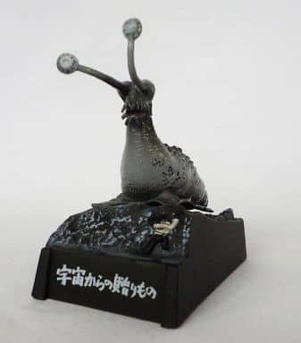ウルトラ怪獣名鑑 戯画報　初回限定版モノクロナメゴン付 駿河屋 -<中古>[単品] ナメゴン モノクロVer. 「ウルトラQ」 ウルトラ