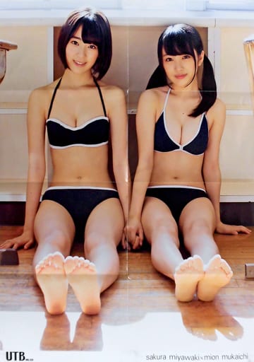 ビキニモデル 宇宙空間 ポスター 51SfvrJib5L._UF350,350_QL50_.jpg