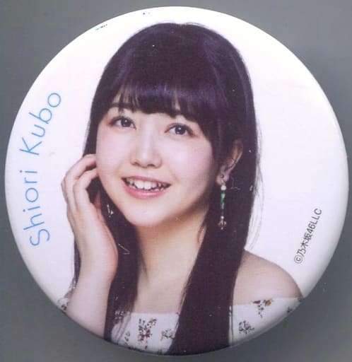 shiori-kubo-nogizaka46-metal-badge-2018-7-eleven-convenience-stores