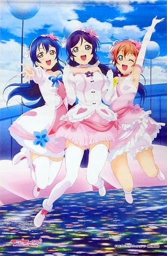 ラブライブ！リリーホワイトシャワータペストリー ラブライブ！』Printemps、BiBi、lily whiteそれぞれの「アクリル