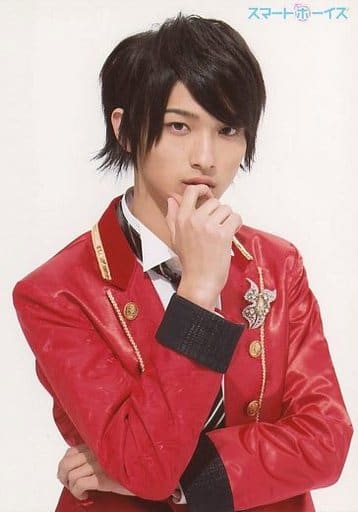 横浜流星 キャラフルSTARS ブロマイドセット B 駿河屋 -<中古>横浜流星/バストアップ・衣装赤・右手顎