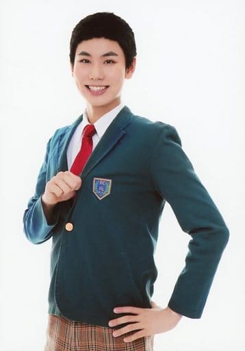生写真 男 演员中村太郎 杉原定时 上半身 服装绿 右手石头 左手腰部 角色制服击球 背景白色 舞台 飙速宅男 总北新世代 开始 明信片 杂货 小物件