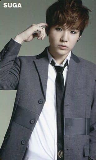 BTS SUGA トレーディングカード BOY IN LUV 駿河屋 -<中古>防弾少年団/SUGA(シュガ)/「BTS」ロゴ入り/CD「BOY IN