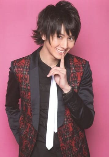Official Photo Male Actor Yukihiro Ota Nachi Upper Body Costume Black Red Right Hand Behind Index Finger Stand Background Pink Movie Magic Night Goods Accessories Suruga Ya Com
