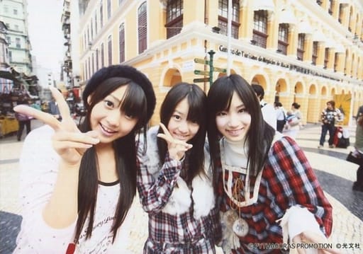 駿河屋 - 木崎ゆりあ・木本花音・矢神久美/フォトブック「AKB48海外旅行日記2 WithSKE48」星野書店限定特典生写真(女性生写真)