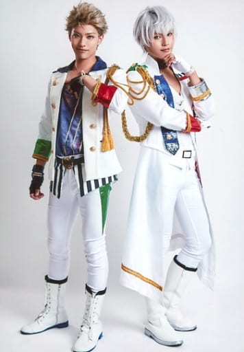 友常勇气 霜月隼 土井一洋 文月洋 全身 服装白色 友常左手下巴 背景白色 生写真 现场表演服装ver 舞台 2 5维舞蹈现场表演 月歌 舞台 第二幕 月歌奇谭 梦见草 集换式明信片 杂货 小物件