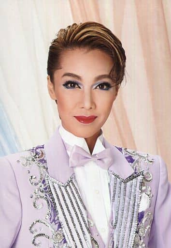 Takarazuka Revue Moon Group Ru Kozuki Bust Up Background Light Blue Beige Moon Group Grand Hotel Carousel Ring Dance Rondo Still Photo Goods Accessories Suruga Ya Com