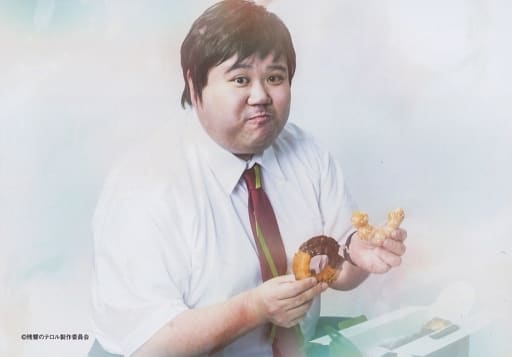 Official Photo Male Actor Mitsuaki Kanuka Rokugasa Yokogata Horizontal Type Upper Body Costume White Red Necktie Both Hands Doughnut Background Pink Character Actor Shot