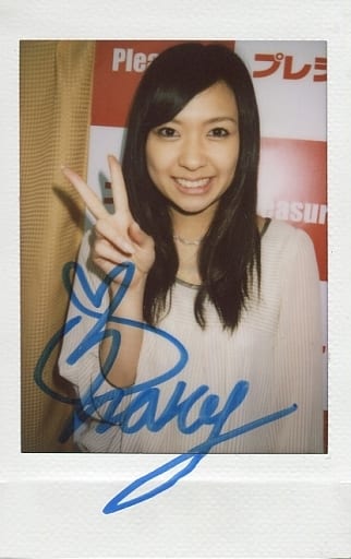 駿河屋 -【アダルト】<中古>☆小倉奈々/直筆サイン入り・上半身・衣装