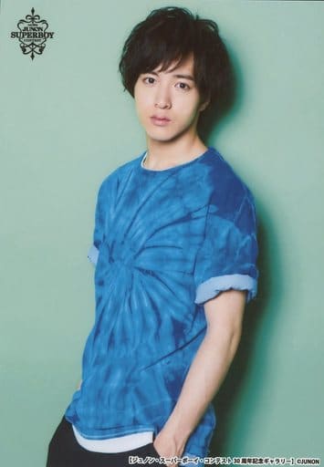 上远野太洸 膝上 服装蓝色 左向 左手口袋 背景绿色 Junon 超级小子 比赛30周年纪念画廊生写真set 杂货 小物件 Suruga Ya Com