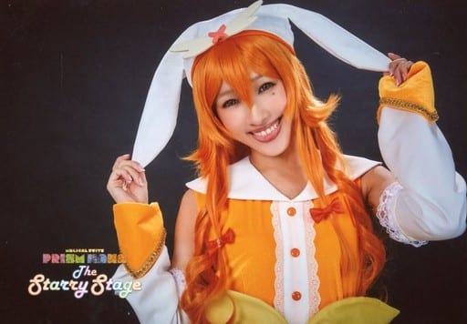 Maeda希美 Lightning Nana 横型 托胸 服装橙 抓帽子 背景黑 角色生写真 舞台 Maeda和棱镜 Nana 斯杜雷舞台 角色照片 杂货 小物件 Suruga Ya Com