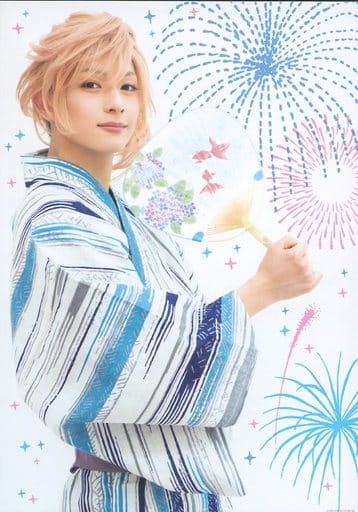 Official Photo Male Actor Shohei Hashimoto Asahina 琉生 Upper Body Yukata White Blue Black Right Facing Right Hand Fan Character Shot Stage