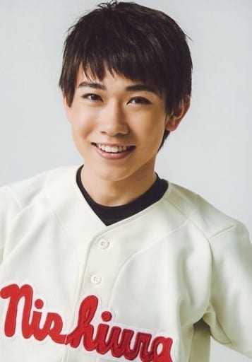 生寫真 男 演員竹鼻優太 英口勇人 聚胸相機視線製服白 黑 紅 生寫真 王牌投手振臂高揮 L版角色明信片 雜貨 小配件 Suruga Ya Com