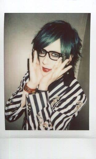 R 指定 宏崇 胸部提高 服裝黑色 白 向左 雙手眼鏡 直接chieki 雜貨 小配件 Suruga Ya Com