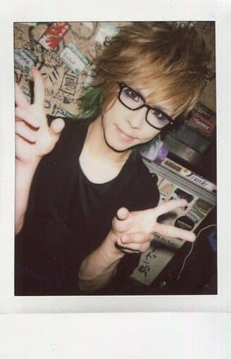 生写真 男性 视觉系带 R指定闭上r 指定 宏崇 胸部提高 服装黑色 双手和平 右边方向 嘴 实况chieki 杂货 小物件 Suruga Ya Com