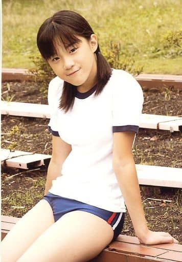 Jｒアイドル　ブルマ 駿河屋 -<中古>小松美優/膝上・衣装白紺・体操着・ブルマ・座り・体左向き・首傾げ/DVD「憧憬」特典生写真（女性生写真）