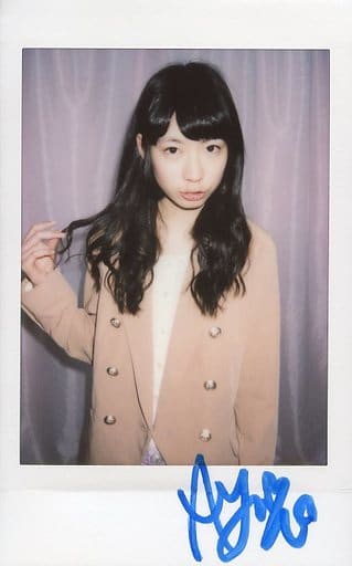 牧原あゆ　チェキ　サイン入り 駿河屋 -<中古>☆牧原あゆ/直筆サイン入り・上半身・衣装ベージュ・白