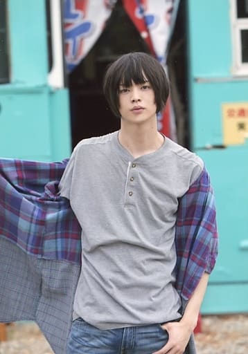goto-university-kneecap-costume-gray-right-hand-up-left-hand