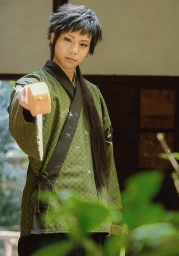 生写真 男 演员椎名鲷造 山崎烝 膝上 服装绿 右勺子 歪头 闭口 角色生写真 音乐剧 薄樱鬼志潭 土方岁三篇 集换式明信片