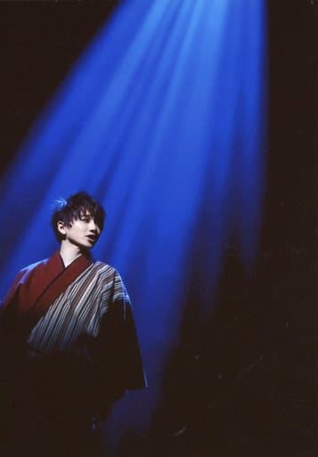 生写真 男性 Dance Vocal Group Da Ice Da Ice 花村想太 中岛登 现场照片 膝上 服装红 白 双手下 脸右向 浅蓝色 舞台 跑隼一大和 随机舞台照片c 杂货 小物件