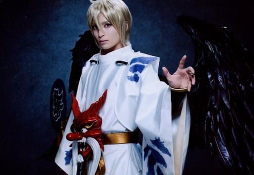 生写真 男 演员矢田悠佑 大天狗 横型 上半身 服装白 向左 左手举起 生写真 音乐剧 阴阳师 平安画卷 独舞明信片 杂货 小物件 Suruga Ya Com