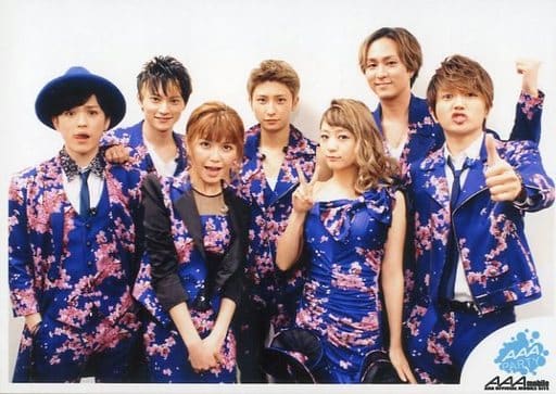 a Gathering 7 Persons Horizontal Type Upper Body Costume Blue Pink Nishijima Left Hand Thumb Standing