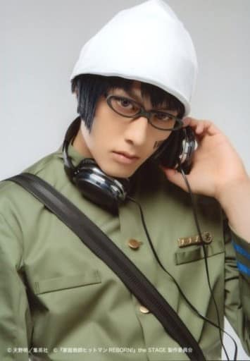 稻垣成彌 柿本千種 上半身 衣服綠 帽子 左手頭戴式耳機 歪脖子 背景白 生寫真 家教hitman Reborn The Stage 交換式明信片 雜貨 小配件 Suruga Ya Com