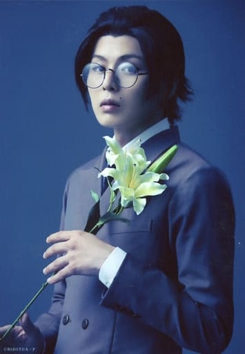 荒木宏文 坂口安吾 上半身 服装茶色 双手花 背景青 角色生写真 舞台 文豪野犬黑的时代 随机明信片 杂货 小物件 Suruga Ya Com