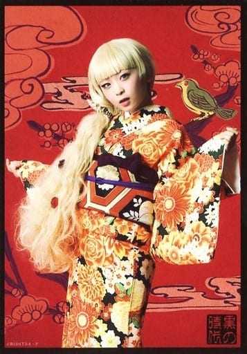 Official Photo Female Idol Flowlight Flowlight Obuchi No 々花 Ellis Kneecap Costume Red Neck Tilt Background Red Hanafuda Pattern Character Actor Shot