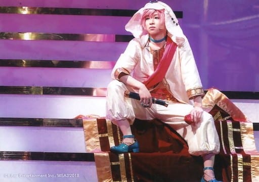 Jun Noguchi Muku Sakisaka Live Photo Horizontal Type Whole Body Sitting Costume White Red Eye Left