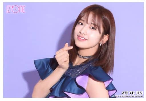 Iz One 安 柳真 卧式 背景 Iz One1st单曲想让你说喜欢 的随机发售纪念生写真ver 1 杂货 小物件 Suruga Ya Com