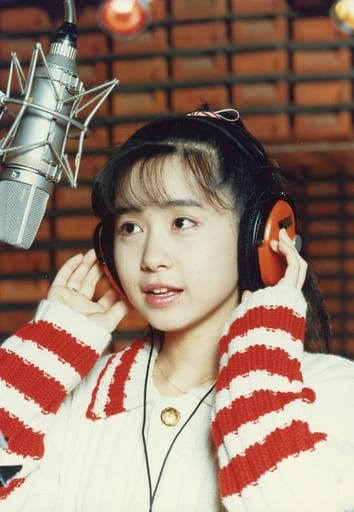 貓孩子俱樂部 岩井由紀子 胸部提高 向左 服裝白 紅色 雙手耳機 直接照片 雜貨 小配件 Suruga Ya Com