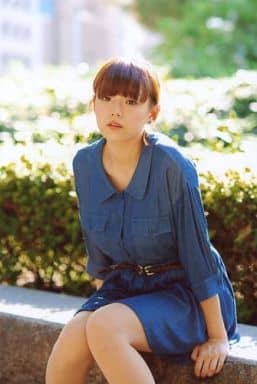 AeLL. / Ai Shinozaki / Kneecap / Sitting / Dress blue / Denim / Eye