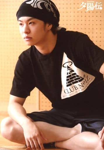 生寫真 男 演員d Boys 高橋龍輝 全身 盤腿坐 衣裝黑色 頭部毛巾 向左 便擊打 夕陽傳 We Shop表參道店限定明信片