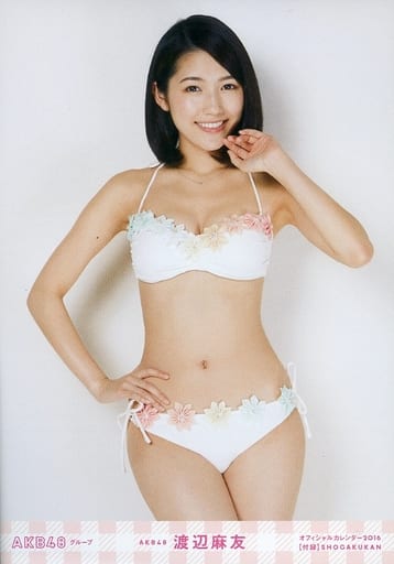 渡辺麻友　下着 駿河屋 -<中古>渡辺麻友/「AKB48グループ オフィシャルカレンダー2016」封入特典（女性生写真）