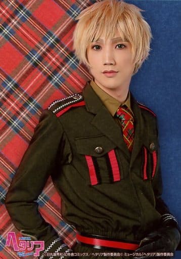 Daisuke Hirose U K Upper Body Costume Khaki Left Side Stomach Background Blue Red Check Pattern Character Actor Shot Musical Hetalia Singin In The World Bromide Goods Accessories Suruga Ya Com