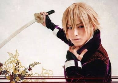 鈴木勝吾 風間千景 卧式 豐胸 服裝紅 左領口 右刀 視線右 生寫真 音樂劇 薄櫻鬼 風間千景篇交換式明信片 雜貨 小配件 Suruga Ya Com