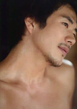 クォン・サンウ　The Nude~お楽しみBOX~ Amazon.co.jp: クォン・サンウ2009年公式DVD&写真集The Nude~ブラック