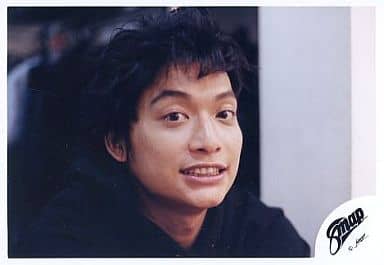 駿河屋 -<中古>SMAP/香取慎吾/横型・顔アップ・背景黒/公式生