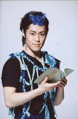 邪惡猿猴 西村大輔 上半身 服裝黑色淺藍色藍色 兩模範 背景白 邪惡猿猴第11 次的公演 八犬傳 雜貨 小配件 Suruga Ya Com