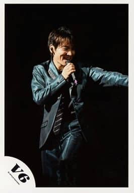駿河屋 -<中古>V6/長野博/ライブフォト・膝上・衣装黒緑・右手