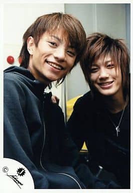 駿河屋 -<中古>KAT-TUN/赤西仁・田中聖/上半身・衣装黒・笑顔・田中顔