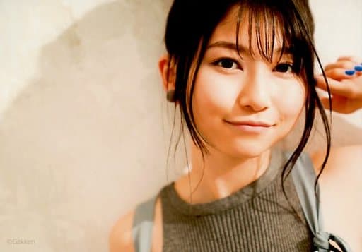 生寫真 女 聲優雨宮天 橫版 托胸 服裝灰色 左手耳邊 背景米色 雜志 聲優動畫dear18年7月號 應徵者全員服務特製明信片 雜貨 小配件
