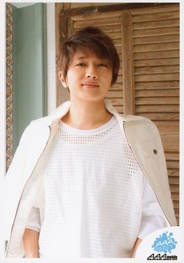 a 西島隆弘 上半身 服裝白 正面 背景茶色 a Party a Mobile A Nation 15 Fc 限定藝人照片b Flavor Of Kiss 停止射擊 雜貨 小配件 Suruga Ya Com