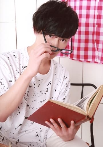 Official Photo male Actor Ryo Matsuda Kneecap Sitting Costume 