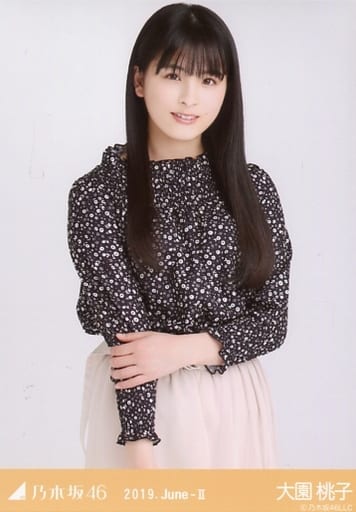 【直筆サイン入り】乃木坂46 大園桃子　乃木フェス特典　手ぬぐい 駿河屋 -<中古>大園桃子/上半身・「花柄トップス」/乃木坂46