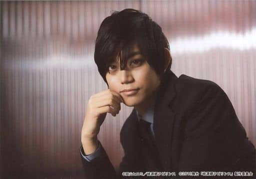 高橋健介 大和尊 橫型 胸部提高 右手臉頰 身體向左 背景紅色 舞台 桃花源鄉猶太教教士潤絲 獨唱溴化物 雜貨 小配件 Suruga Ya Com