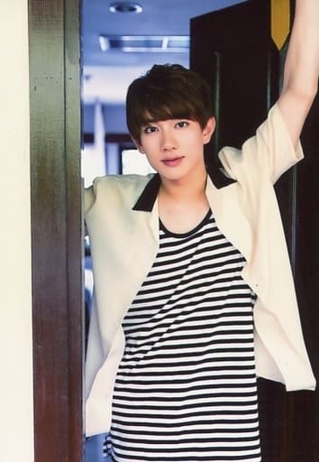 生写真 男 演员红澤遼太郎 上半身 衣服黑 白 条纹 左手上举 后门 Dvd 红澤遼太郎in Phuket 发售纪念活动hmv Books Shibuya特典生写真 杂货 小物件