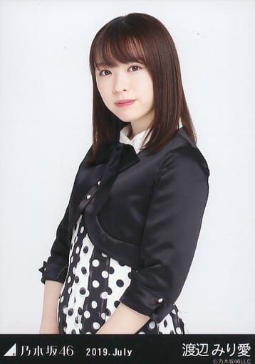 渡邊愛 上半身特別服裝19 乃木坂46 19 July Webshop限定隨機生寫真 雜貨 小配件 Suruga Ya Com
